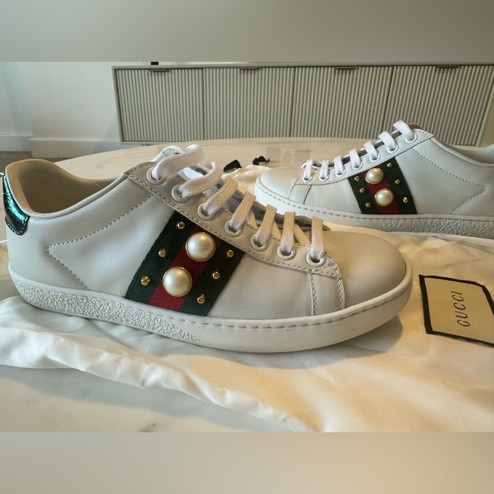 Gucci sneakers size 34